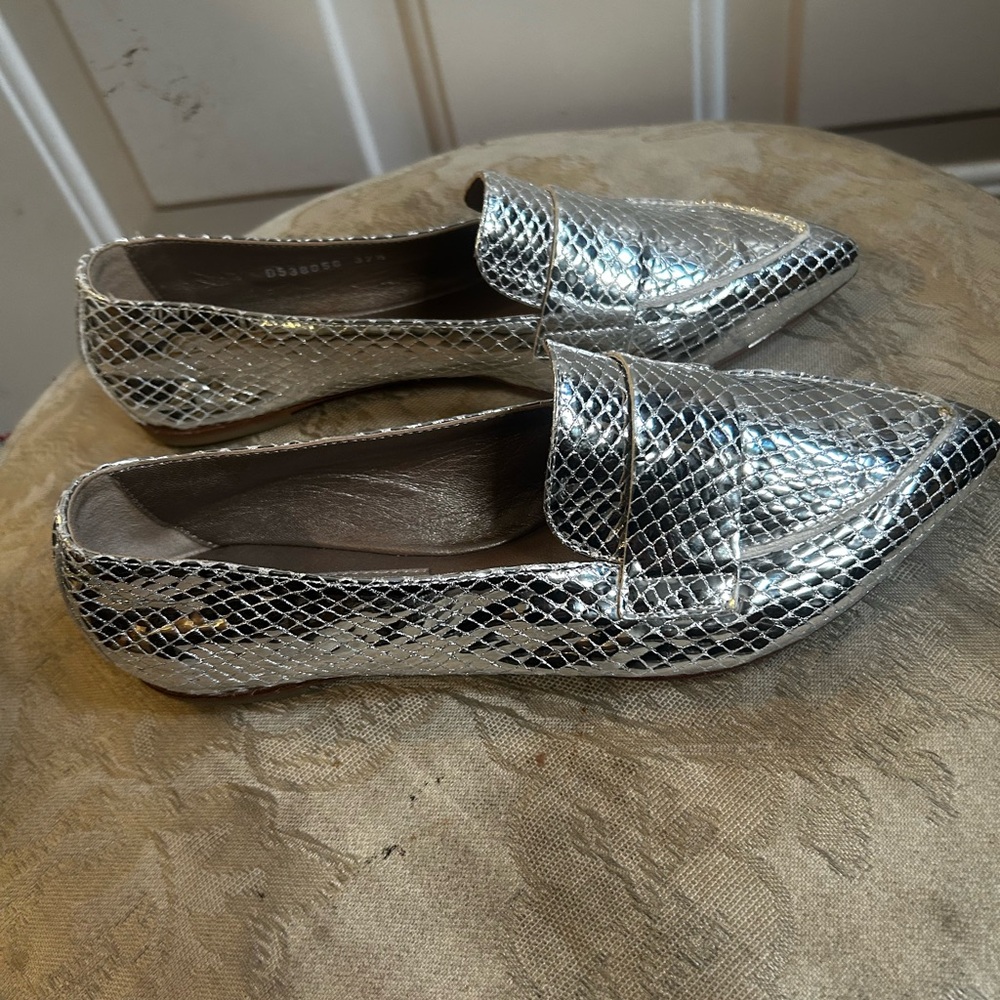 AGL Metallic Snakeskin print Soft Pointy Toes Loafers Sz 7.5 made in Italy - Picture 3 of 11